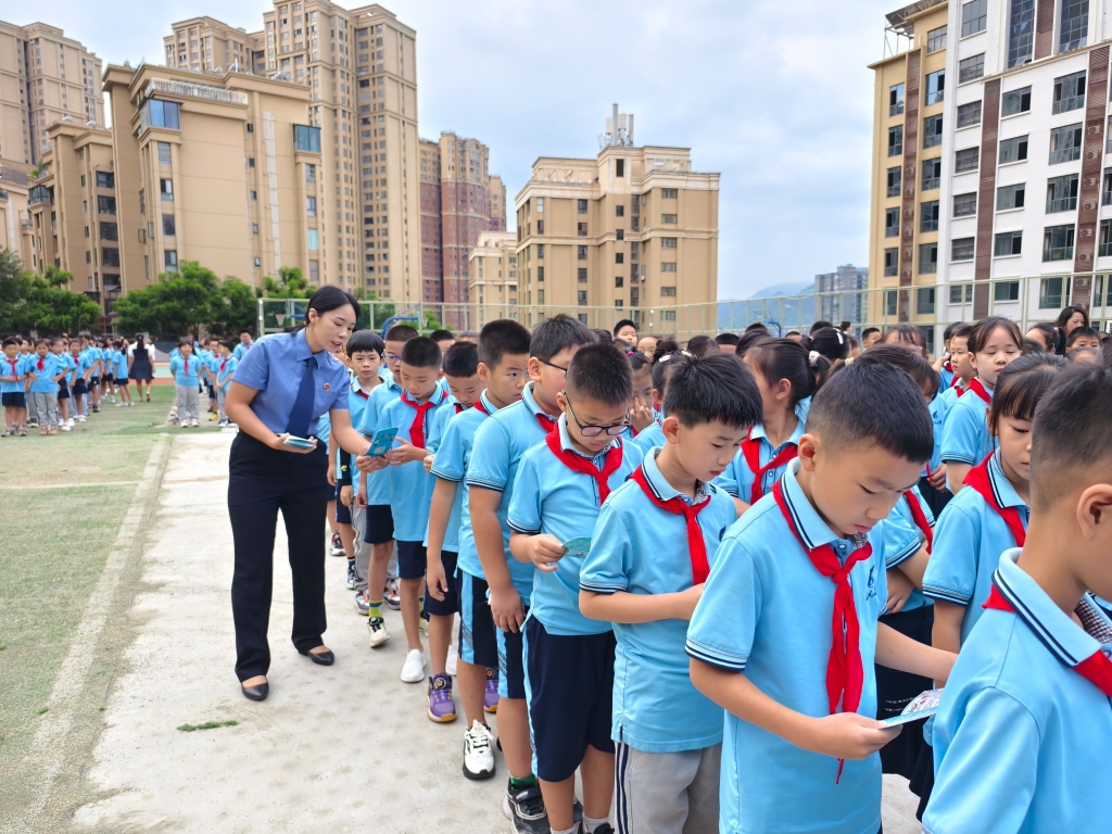 仁和区人民检察院“开学第一课”——用法治为青少年扣好“安全第一粒扣子”