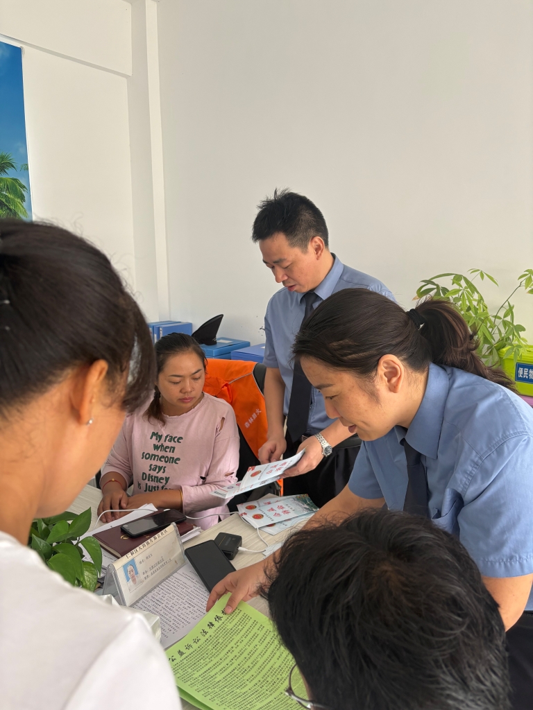 仁和区检察院开展环境保护宣传活动